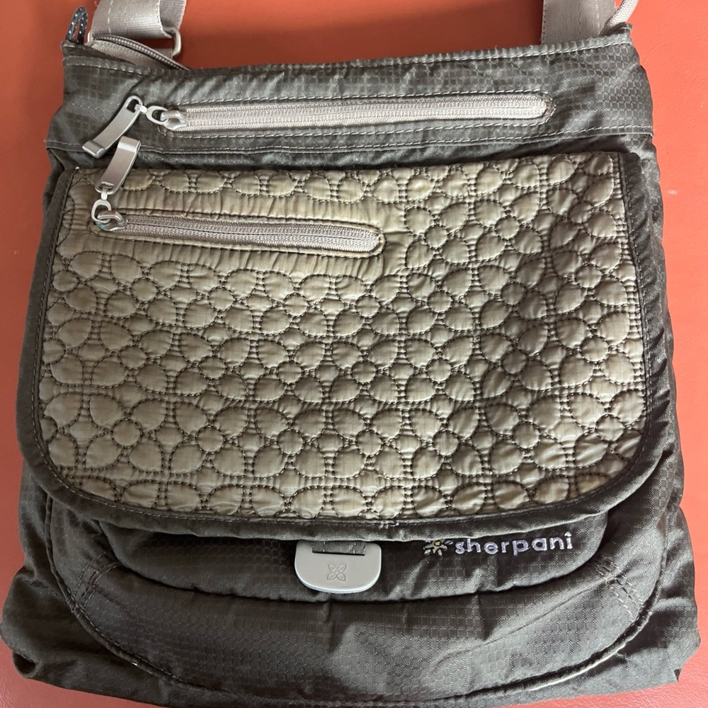 Sherpani Quilted Gray and Tan Messenger Bag